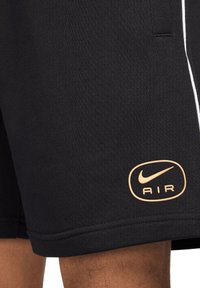 Nike Sportswear Shorts - schwarzweiss
