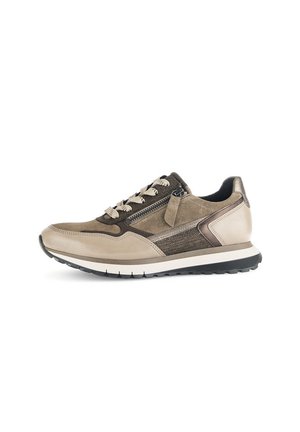 Sneaker beige et marron avec lacets et zip sur le côté, semelle rembourrée, et matériaux en cuir et en daim mélangés, présenté en profil latéral.