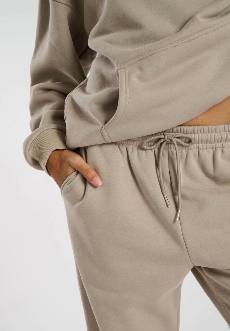 South Beach JOGGERS CUFFED Jogginghose stone/stein