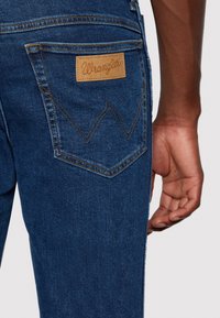 Wrangler TEXAS  - Calças de ganga de perna direita - blue denim