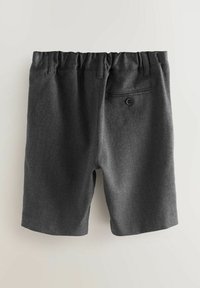 Dunkelgraue Stoffshorts mit elastischem Bund, einer Gesäßtasche mit Knopfverschluss und einer glatten Textur.