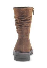 Bottes en daim marron mi-mollet avec tige froncée, détails cousus, fermeture éclair latérale et épaisse semelle en caoutchouc noir, vues de l'arrière.