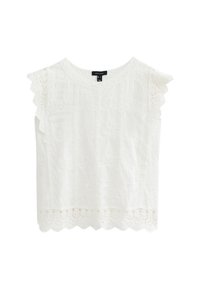 Witte katoenen top met golvende kanten mouwen en een decoratief geborduurd patroon aan de voorkant, met een rechte zoom en een gestructureerde afwerking.