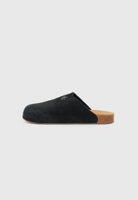 Unselected, core black/gum