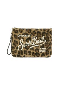 Licht stoffen etui met rits in luipaardprint, met witte tekst: "Dromen van Saint Barth Winter Paradise." Grijze polsband bevestigd.