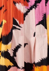 Thumbnail Image 6