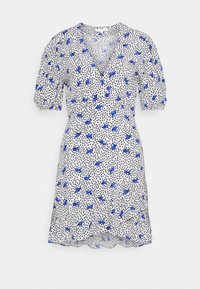 Weißes Kleid mit blauem Blumenmuster und schwarzen dreieckigen Akzenten, kurzen puffierten Ärmeln und einem Rüschen-Schlitt. V-Ausschnitt-Design, leichtes Material.