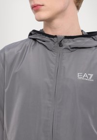 EA7 Emporio Armani TRAIN CORE JACKET - Lengva striukė - volcanic glass