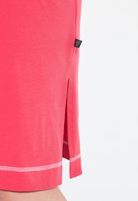 Ulla Popken GRAPHIC SHORT SLEEVE V-NECK - Camicia da notte - pink
