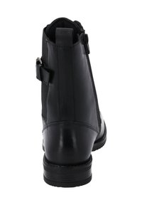 Bottines en cuir noir avec une fermeture éclair sur le côté, un détail de sangle, un bout rond, un talon bas et une finition lisse.