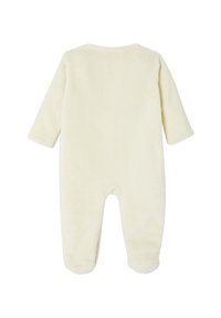 Cremefarbener, flauschiger Baby-Body mit langen Ärmeln, rundem Halsausschnitt und Füßchen-Design; weiche Textur; keine sichtbaren Verschlüsse oder Muster.
