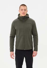 Grüne Fleecejacke mit Kapuze, durchgehendem Reißverschluss und zwei Vordertaschen. Enthält ein dezentes Logo auf der Brust und eine glatte Textur.