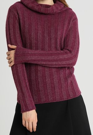 Burgunderfarbener Pullover mit Kapuze und vertikalen Streifen in unterschiedlichen Schattierungen, aus weichem Material gefertigt, mit langen Ärmeln und lässiger Passform.