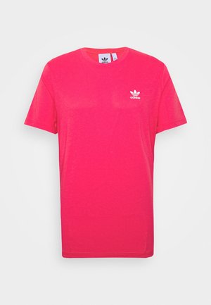 T-shirt en coton rose à manches courtes, col rond, avec le logo Adidas blanc sur le côté gauche de la poitrine.
