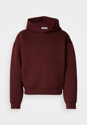 Bordo kapuutsweater, mis on valmistatud pehmest kangast, küljelt taskuga ja soonikuga ääreosa. Lõdva lõikega ja siledast tekstuurist.