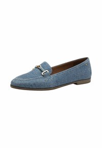 Zilas denima loafers ar plakanu zoli, ar dekoratīvu metāla sprādzi un izšūtu akcentu uz virsmas. Kopumā gluda tekstūra.