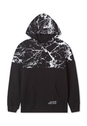 Felpa nera con cappuccio a motivo marmoreo bianco, tasca frontale e dettagli testuali sull'orlo. Materiale in misto cotone, vestibilità casual.