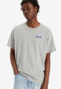 Levi's® RELAXED FIT GRAPHIC TEE - Camiseta básica - zigzag headline