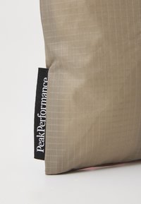 Peak Performance ACCESSORY BAG UNISEX - Skulderveske - avid beige