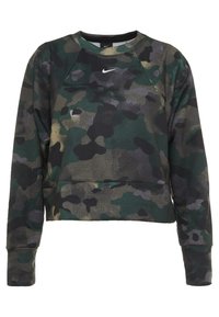 Bluza w kamuflażu w odcieniach zieleni i szarości, wykonana z miękkiego materiału. Posiada okrągły dekolt i ściągacze przy mankietach, a na piersi znajduje się logo Nike.