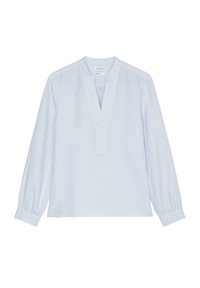 Lys blå langærmet bluse med mandarin-krave, frontplacket og rynke-detalje ved halsudskæringen, lavet af et tekstureret stof.