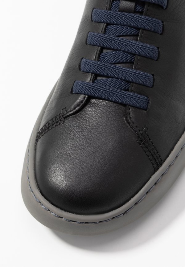 PEU TOURING - Trainers2