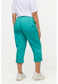 Ulla Popken 7/8 RETROUSSABLE POCHES - Kalhoty - classic turquoise