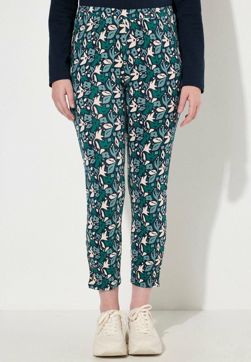 Pantaloni con motivo floreale in verde, blu e bianco, realizzati in tessuto leggero con vita elastica.