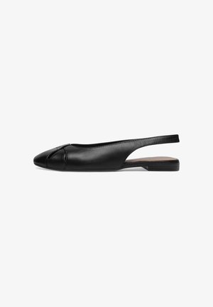 Juodos odinės slingback balerinės turi apvalų nose, lygaus paviršiaus, minimalistinį dizainą su struktūrizuota siluetu ir mažą kulną.