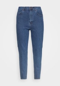 Jeans de cintura alta, perna reta em denim azul médio. Apresenta cinco bolsos e um fecho de botão com tecido texturizado.