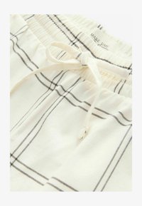 Unselected, pink check