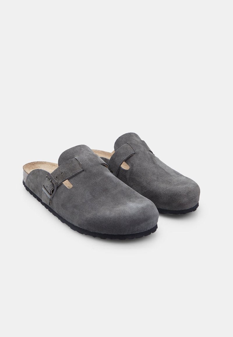 BATA Ciabatte Flatform Uomo: Comode E Semplici, Con Cinturini, Suole Ergonomiche E Materiali Soffici Per Un Comfort Quotidiano.