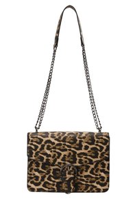 Torebka w panterkę z czarną skórzaną przednią częścią, łańcuszkowym paskiem i wyraźnym, okrągłym zapięciem. Gładka tekstura i elegancki design.