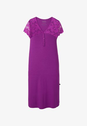 Fioletowa sukienka z krótkimi koronkowymi rękawami, dekoltem w kształcie litery V oraz zapięciem na trzy guziki z przodu. Miękka tkanina z kwiecistym wzorem koronkowym na ramionach.