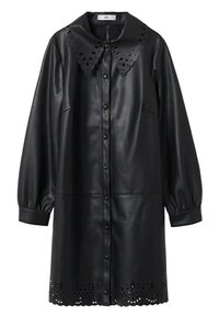 Robe noire en simili cuir à manches longues avec col et ourlet festonnés découpés au laser et fermeture à pression devant.