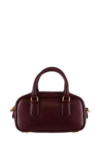 Borsa in pelle bordeaux con doppi manici superiori, dettagli in metallo dorato e forma rettangolare strutturata. Texture liscia, design minimalista.