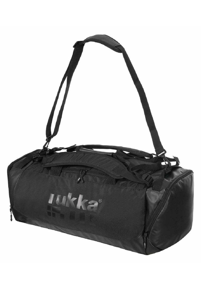 Musta duffel-laukku, joka on valmistettu kestävästä kankaasta, varustettu säädettävällä olkahihnalla, sivukahvoilla ja vetoketjullisella päätaskulla, jossa on logo.