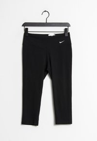 Svarta atletiska leggings tillverkade av elastiskt material med en bred midja. Har en liten vit Nike-logga framtill.