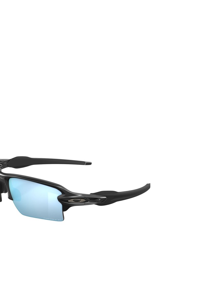 Lunettes de sport noires avec des verres bleus miroir semi-cerclés et un logo argenté sur la branche, présentées sur fond blanc.
