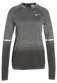 Nike dlouhý rukáv top v gradientní šedé barvě, s texturovanou tkaninou, žebrovaným výstřihem a reflexními detaily na rukávech.