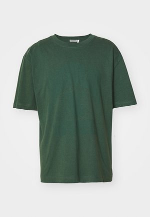 Grünes Baumwoll-T-Shirt mit klassischem Rundhalsausschnitt, kurzen Ärmeln und lässiger Passform. Der Stoff hat eine glatte Textur und keine sichtbaren Muster.