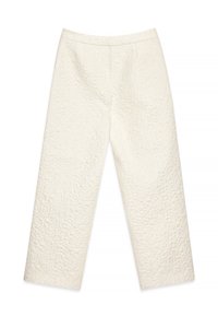 Pantalons larges à motifs blancs en tissu texturé et à taille haute. Les pantalons ont une finition lisse et ne comportent pas de poches visibles.