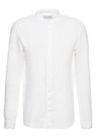 Camicia bianca a maniche lunghe realizzata in tessuto leggero. Presenta un colletto rialzato e una chiusura frontale con piccoli bottoni bianchi. Texture morbida.
