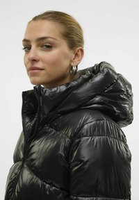 Vero Moda VMUPPSASHINY  - Winterjas - black