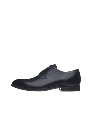 Scarpa da uomo in pelle blu navy con un design elegante, punta arrotondata, lacci a cinque fori e tacco in gomma nera basso. Texture liscia.