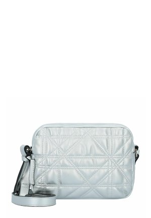 Sac en bandoulière en simili cuir argenté, matelassé, avec une bandoulière amovible et une texture lisse ornée d'un motif géométrique.