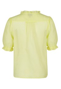 Blusa gialla con maniche corte a palloncino, scollatura arricciata e motivo a nido d'ape testurizzato, con una vestibilità comoda e dettagli a pieghe. 