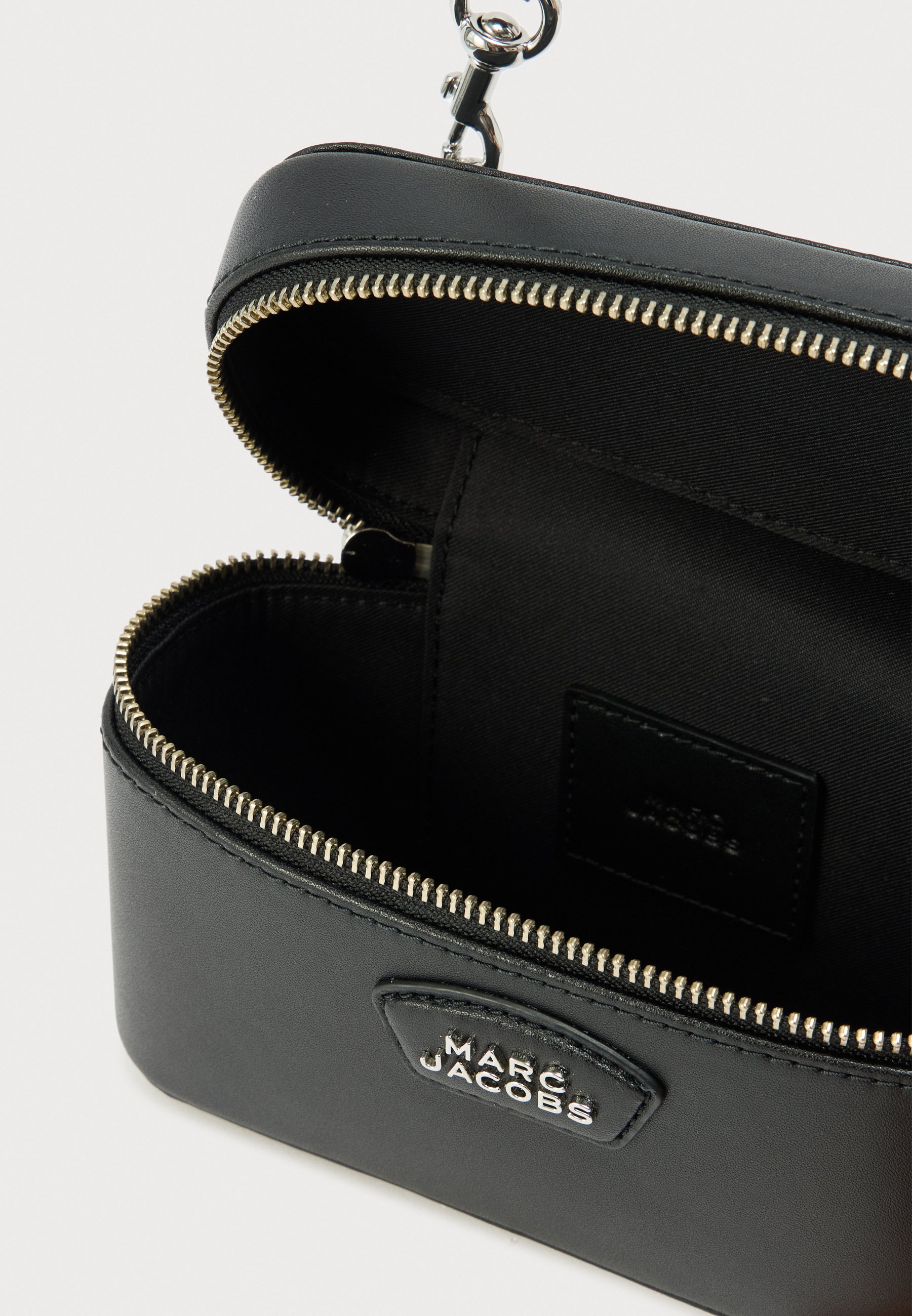 MARC JACOBS THE VANITY BAG - Mala de mão - black/preto - Zalando.pt
