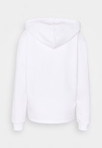 Felpa bianca con cappuccio, dal fit rilassato, con cappuccio regolabile e polsini a costine. La parte posteriore è liscia e priva di decorazioni.