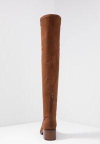 Steve Madden Overkneeskor - tan